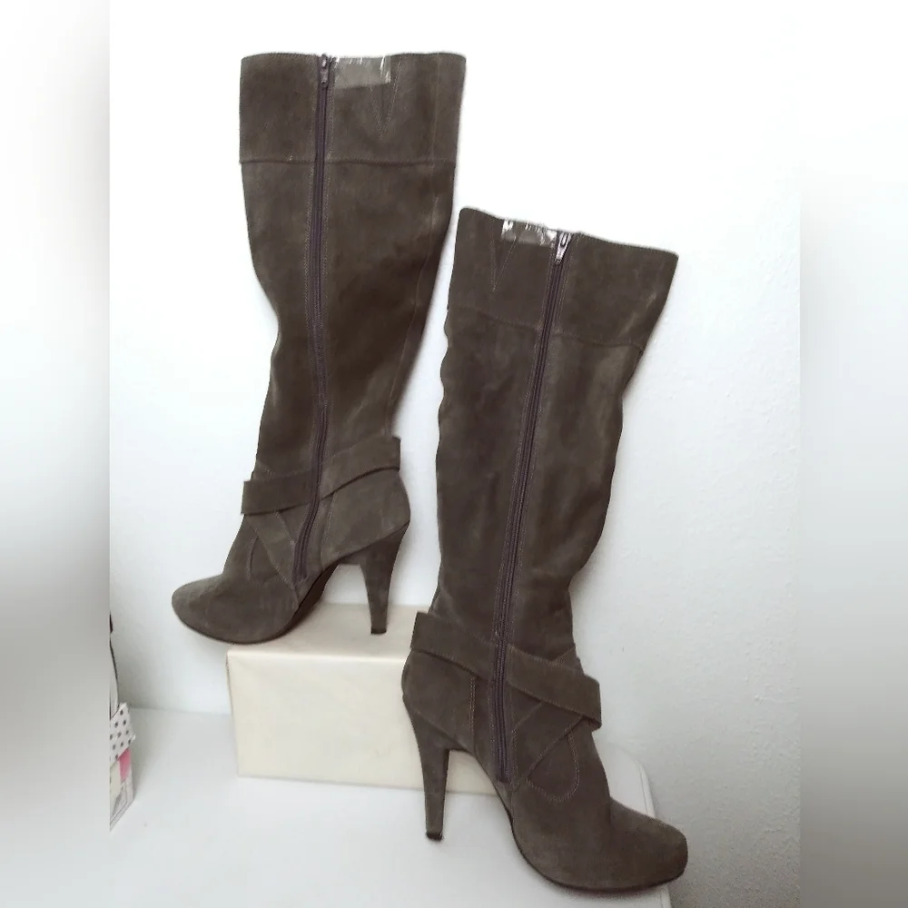 Steve Madden 10 Gray Suede Knee High Boots Heel